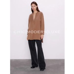 Zara
BLOUSE WITH SIDE VENTS